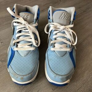 Nike Men’s Light Blue and White Sneakers
